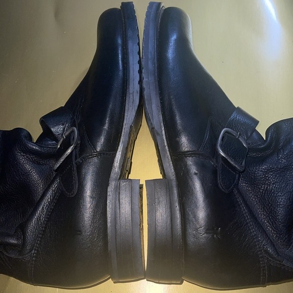 Frye - Picture 3 of 15